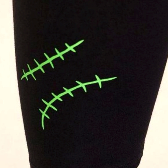 ❤️NWT VINTAGE TORRID LEGGING UNIVERSAL MONSTERS FRANKENSTEIN CROP HALLOWEEN - Picture 3 of 11